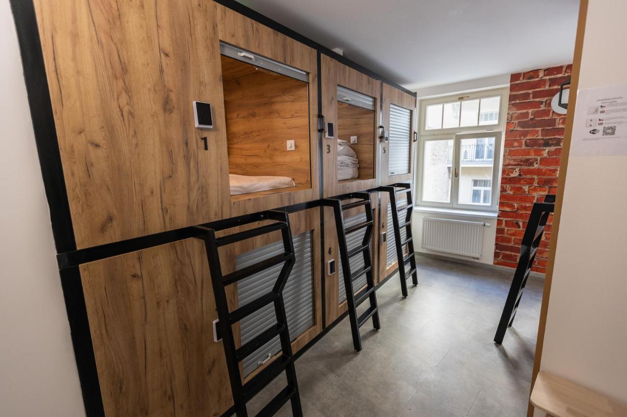 Capsule Hostel Andel Centre Spirit Praga Exterior foto